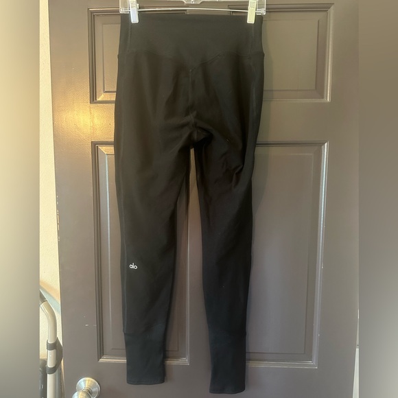 ALO Yoga Black Leggings - Picture 5 of 12
